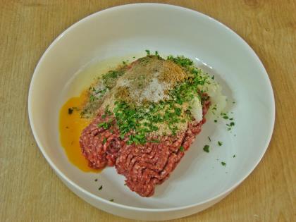 Tavada Domates Soslu Köfte