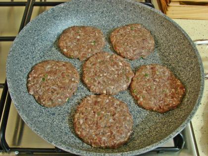 Tavada Domates Soslu Köfte