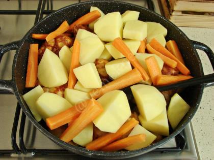 Tencerede Tavuk Yemeği