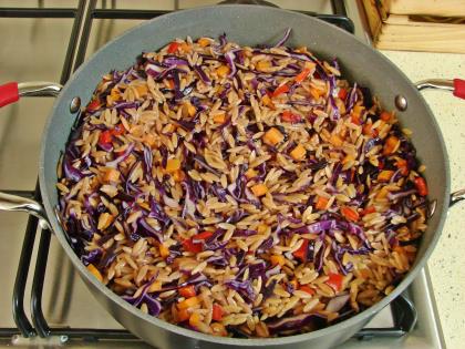 Mor Lahanalı Şehriye Salatası