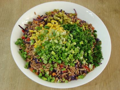 Mor Lahanalı Şehriye Salatası