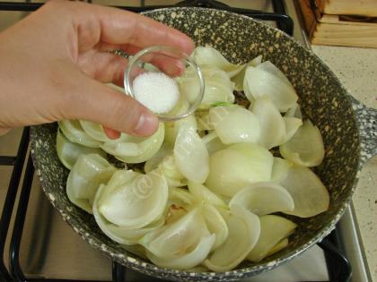 Yoğurtlu Karamelize Soğan Mezesi