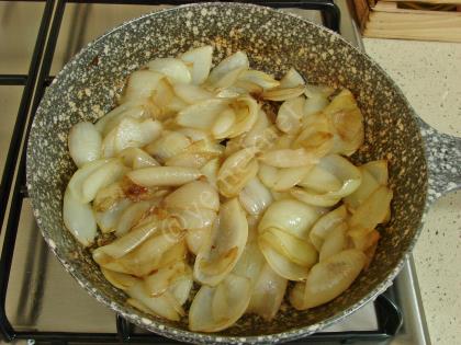 Yoğurtlu Karamelize Soğan Mezesi