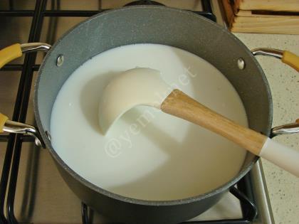 Sütlü Erişte Çorbası