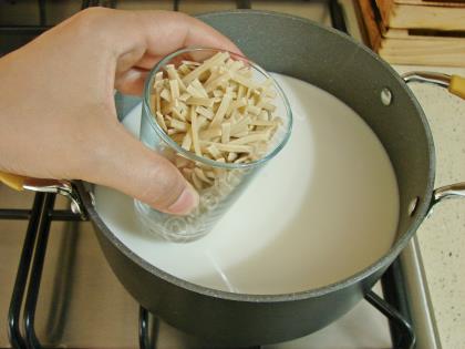 Sütlü Erişte Çorbası