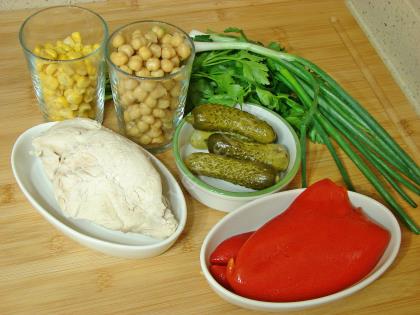 Tavuklu Nohut Salatası