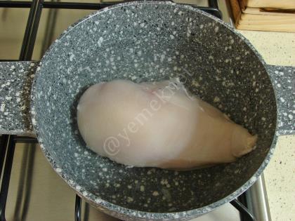 Tavuklu Nohut Salatası