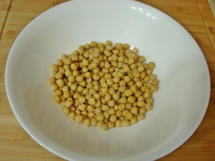 Tavuklu Nohut Salatası