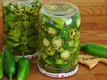 Kaynar Suyla Acı Biber Turşusu