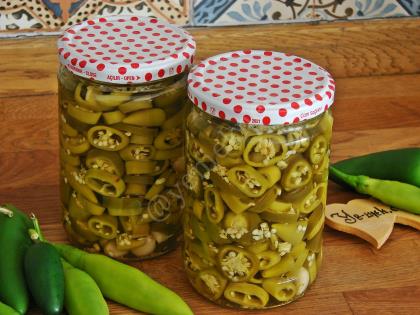 Kaynar Suyla Acı Biber Turşusu