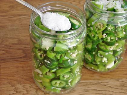 Kaynar Suyla Acı Biber Turşusu