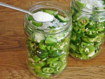 Kaynar Suyla Acı Biber Turşusu