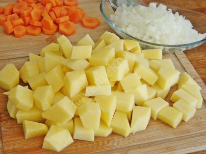 Patatesli Bezelye Yemeği