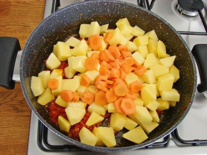 Patatesli Bezelye Yemeği