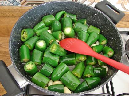 Yağlı Acı Biber Turşusu