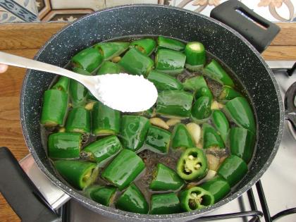 Yağlı Acı Biber Turşusu