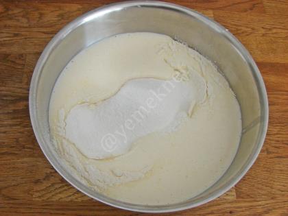 Karamelli Şeftalili Kek