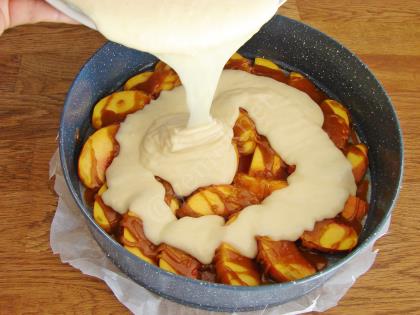 Karamelli Şeftalili Kek