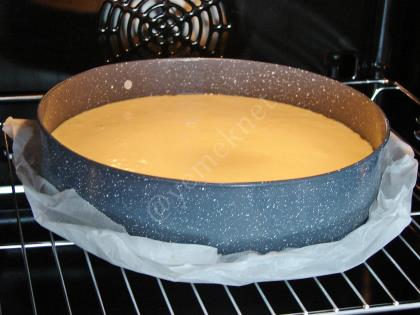 Karamelli Şeftalili Kek