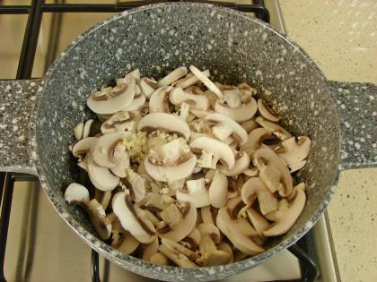 Kremasız Mantar Çorbası