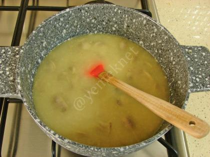 Kremasız Mantar Çorbası