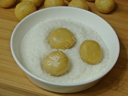 Hindistan Cevizli Pastane Kurabiyesi