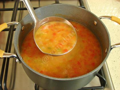 Sebzeli Tarhana Çorbası