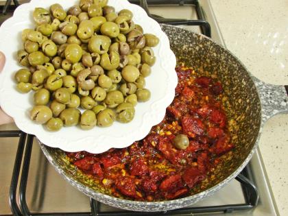 Kahvaltılık Zeytin Kavurması