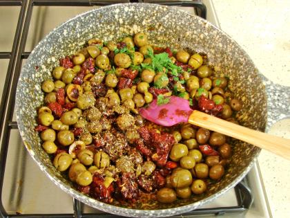 Kahvaltılık Zeytin Kavurması