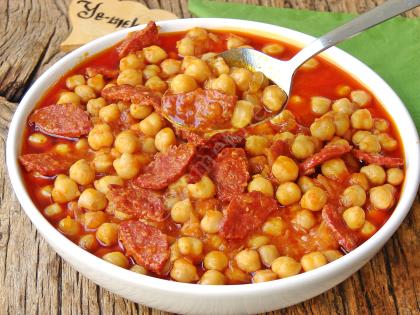 Sucuklu Nohut Yemeği