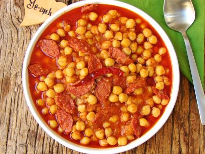 Sucuklu Nohut Yemeği