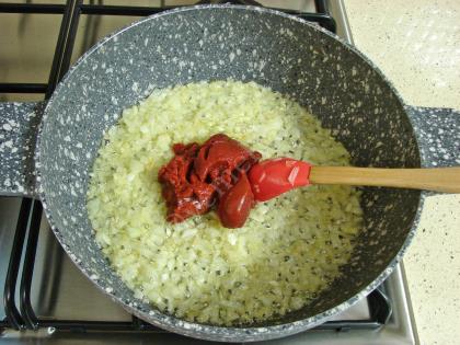 Sucuklu Nohut Yemeği