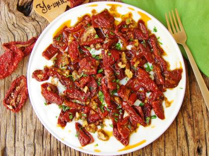 Yoğurtlu Kuru Domates Mezesi