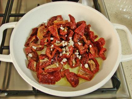 Yoğurtlu Kuru Domates Mezesi