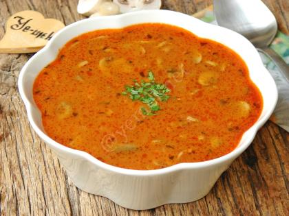 Salçalı Mantar Çorbası