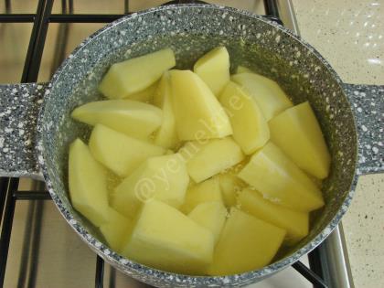 Patates Püresinde Tavuk Sote