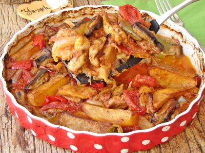 Tavuklu Tepsi Kebabı