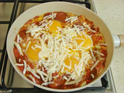 Domatesli Sucuklu Yumurta