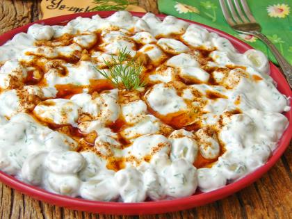 Yoğurtlu İç Bakla Salatası