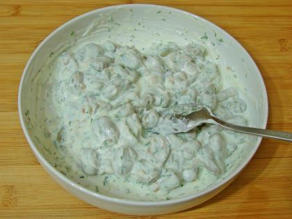 Yoğurtlu İç Bakla Salatası