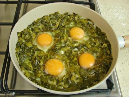 Yumurtalı Çiriş Otu Kavurması
