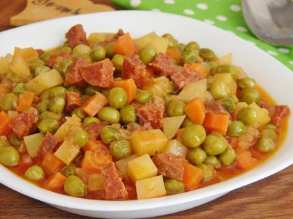 Sucuklu Bezelye Yemeği