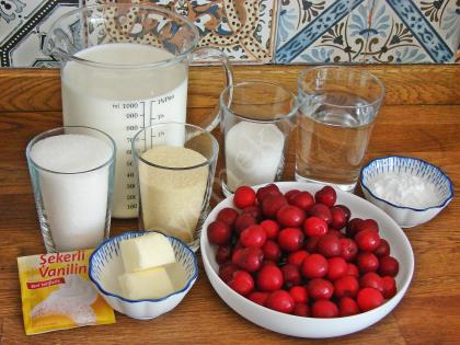 Vişneli İrmik Tatlısı