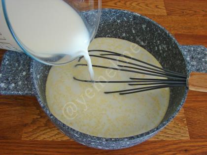 Vişneli İrmik Tatlısı