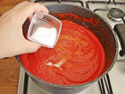 Acı Biber Salçası