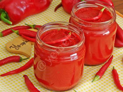 Acı Biber Salçası