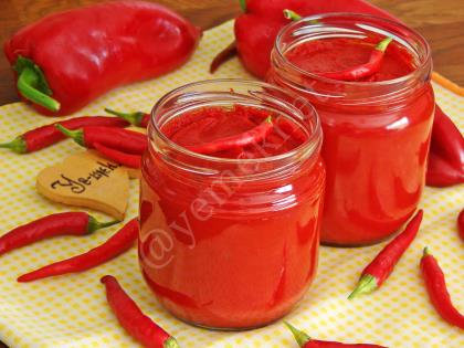 Acı Biber Salçası