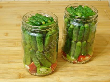 Acılı Kornişon Turşusu