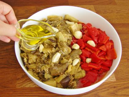 Közlenmiş Biberli Patlıcan Konservesi