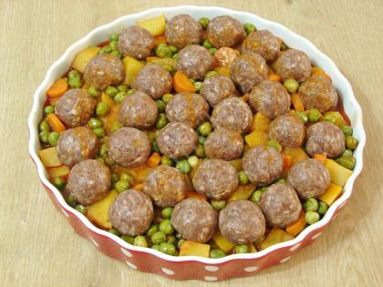 Fırında Köfteli Bezelye Yemeği